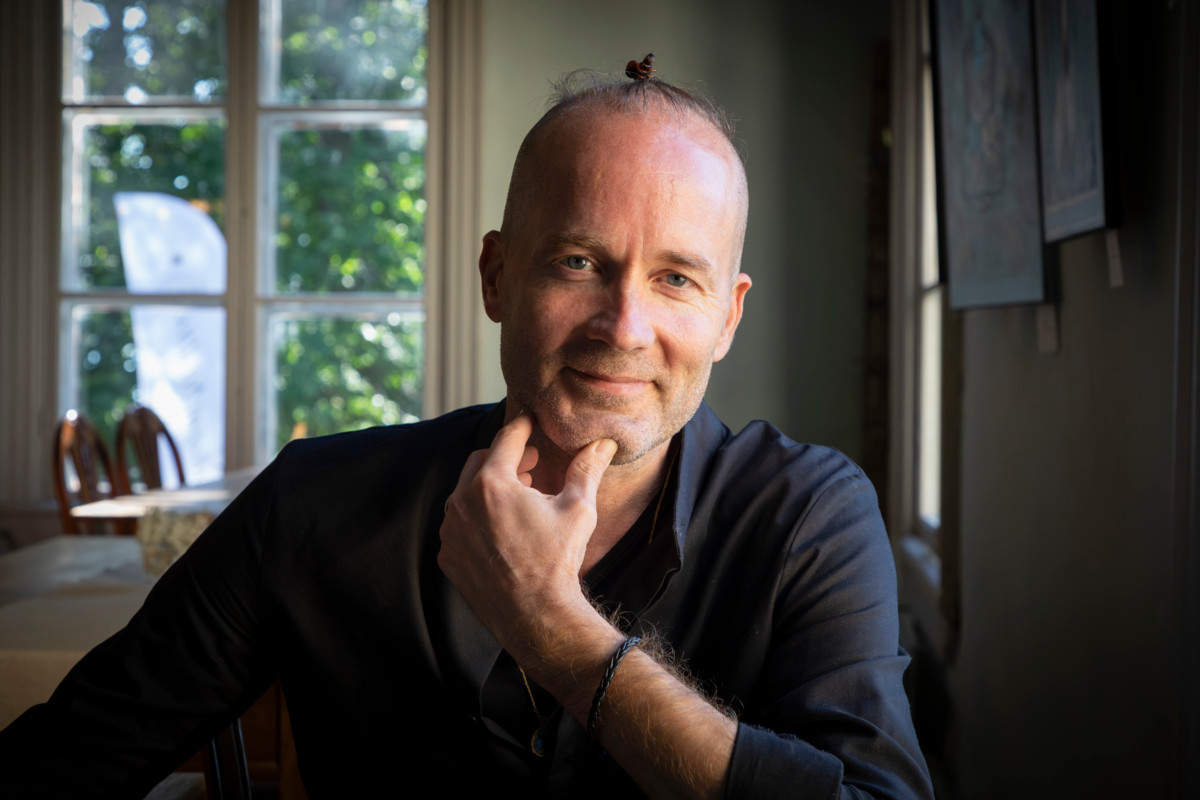 Antti Pentikäinen löysi avun vuosia jatkuneisiin univaikeuksiin itäisestä perinteestä, jota hän opiskeli alun perin auttaakseen äitiään tämän sairastuttua.