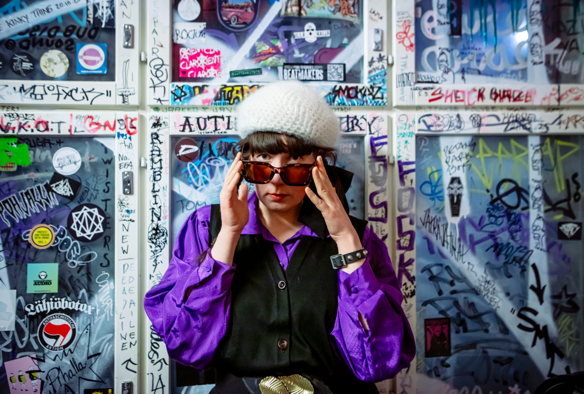 Sanna ”Litku” Klemetti esiintyi 6.2.2026 Ankeuttaja-kiertueellaan Verkatehtaan korttelin Suistoklubilla Hämeenlinnassa.