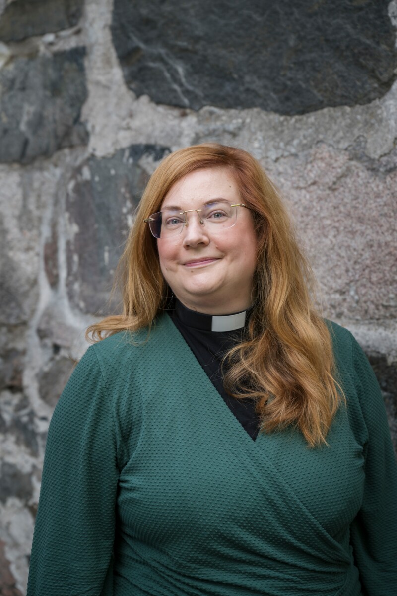 Pastori Tiina Vilponen toivoo, että kirkko voisi olla paikka, jossa seksistä ja seksuaalisuudesta voi puhua avoimesti ja kenenkään tuomitsematta.