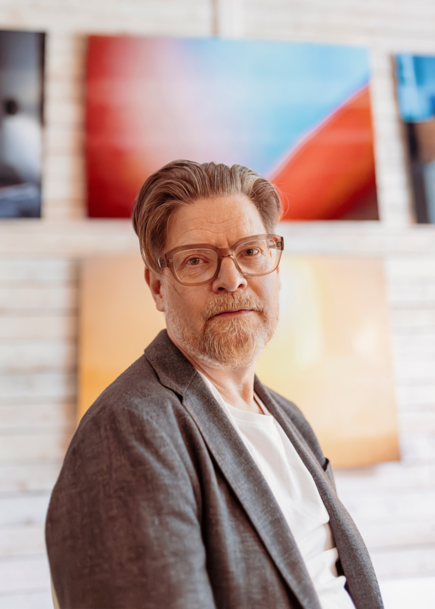 Pasi Kostiainen kuvasi muistisairaan äitinsä arkea ja yritti myös hahmottaa sitä, miten äiti maailman kokee.