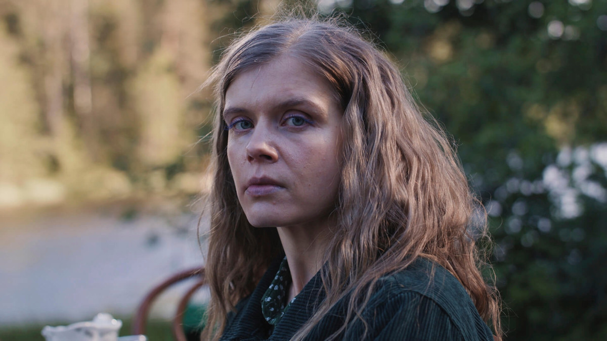 Alina Tomnikov näyttelee Huutamisen taito -elokuvassa Heloisaa, jolla on ollut traumaattinen lapsuus. 