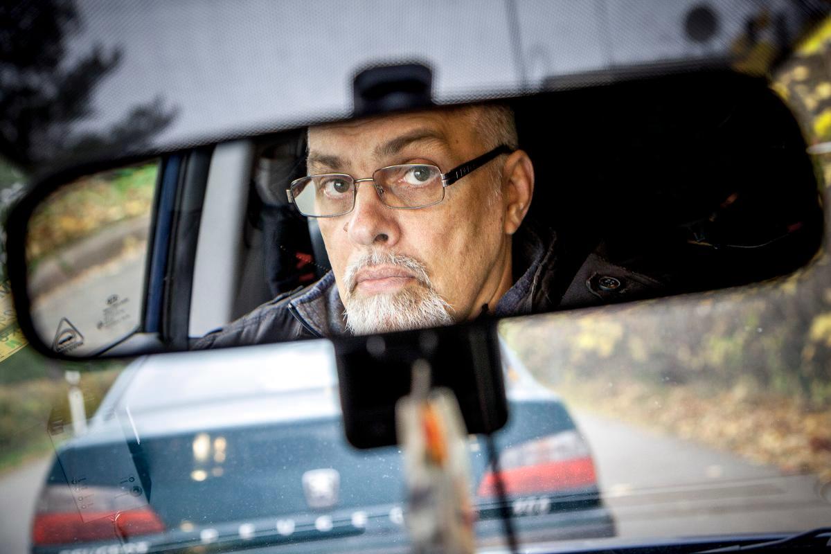 Kim Lesch tarvitsee välttämättä autoa liikkuvan työnsä vuoksi, vaikka auton pito on kallista. Silloin kun vapaa-aikaa jää, Lesch ulkoilee ja katsoo scifi-leffoja. Kuva: Sirpa Päivinen