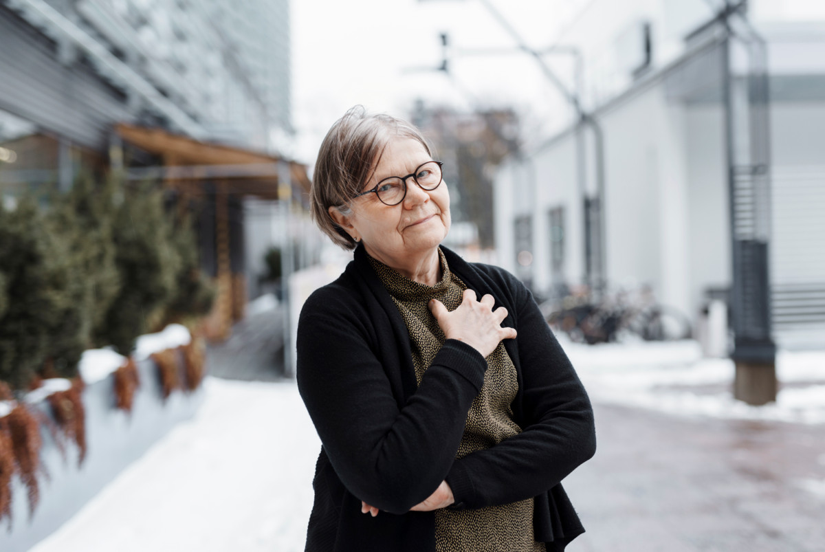 Professori Eija Kalson mukaan kivunhoito on äärimmäisen kiinnostava lääketieteen ala, koska se kattaa kaiken molekyylitasolta ihmisen sielunelämään ja yhteiskuntaan.