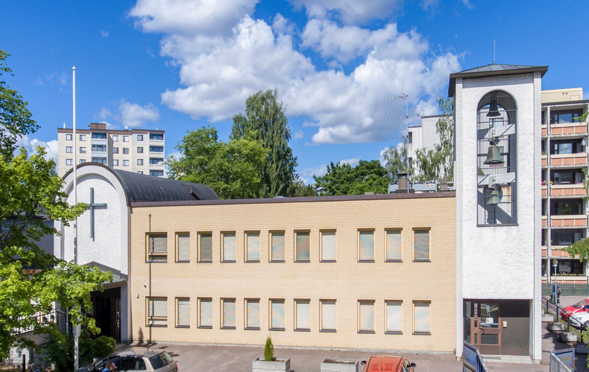 Hakunilan seurakunta oli heti koronatartunnasta tiedon saatuaan yhteydessä nuoriin ja heidän vanhempiinsa.