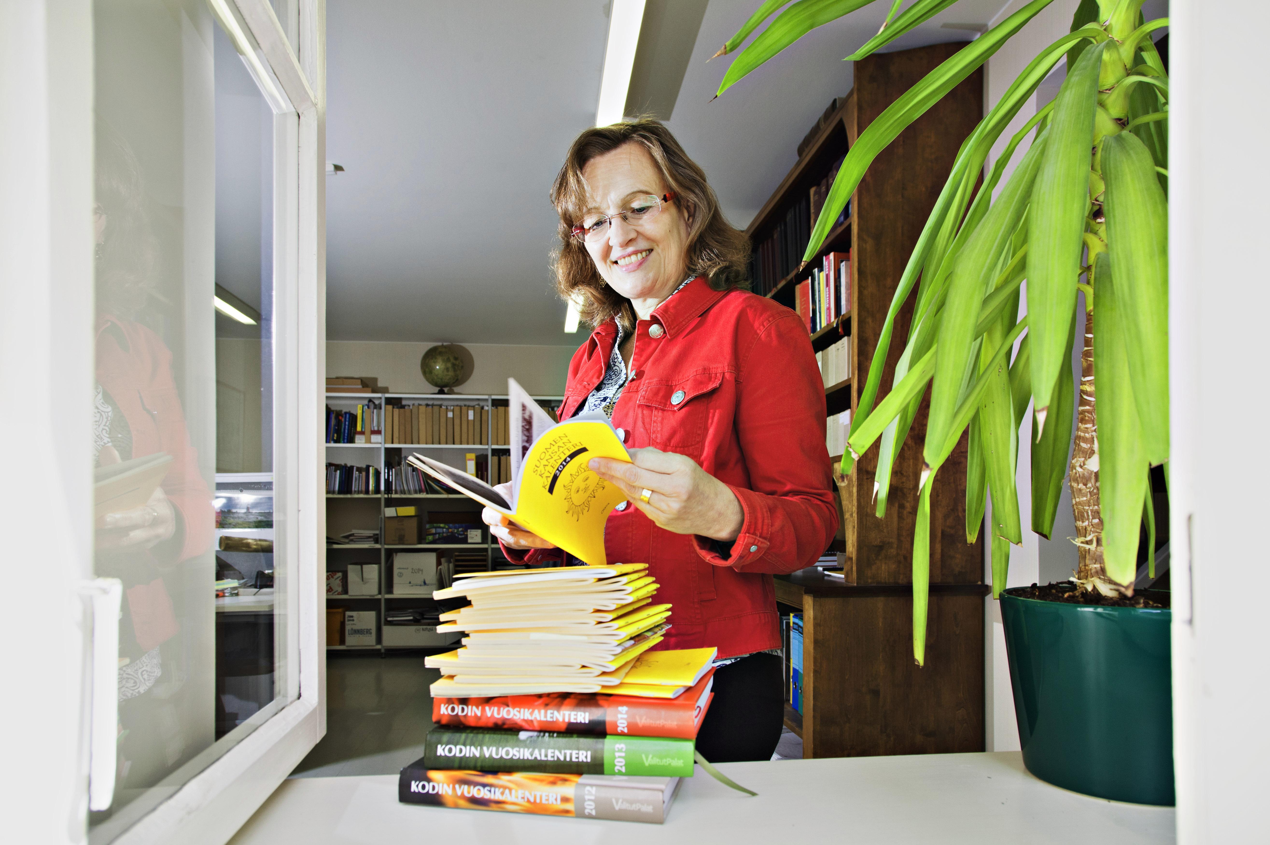 Niminainen. Minna Saarelma-Paukkalalle nimet ovat intohimo. Väitöskirjansa hän teki namibialaisesta nimistöstä.