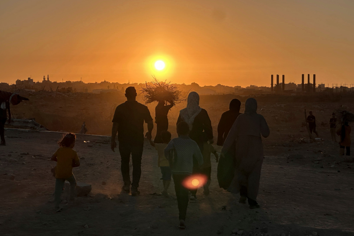 Palestiinalaisia palaamassa Gazan kaupunkiin. Kuva: Belal Abu Amer/Polarisimages/Lehtikuva
