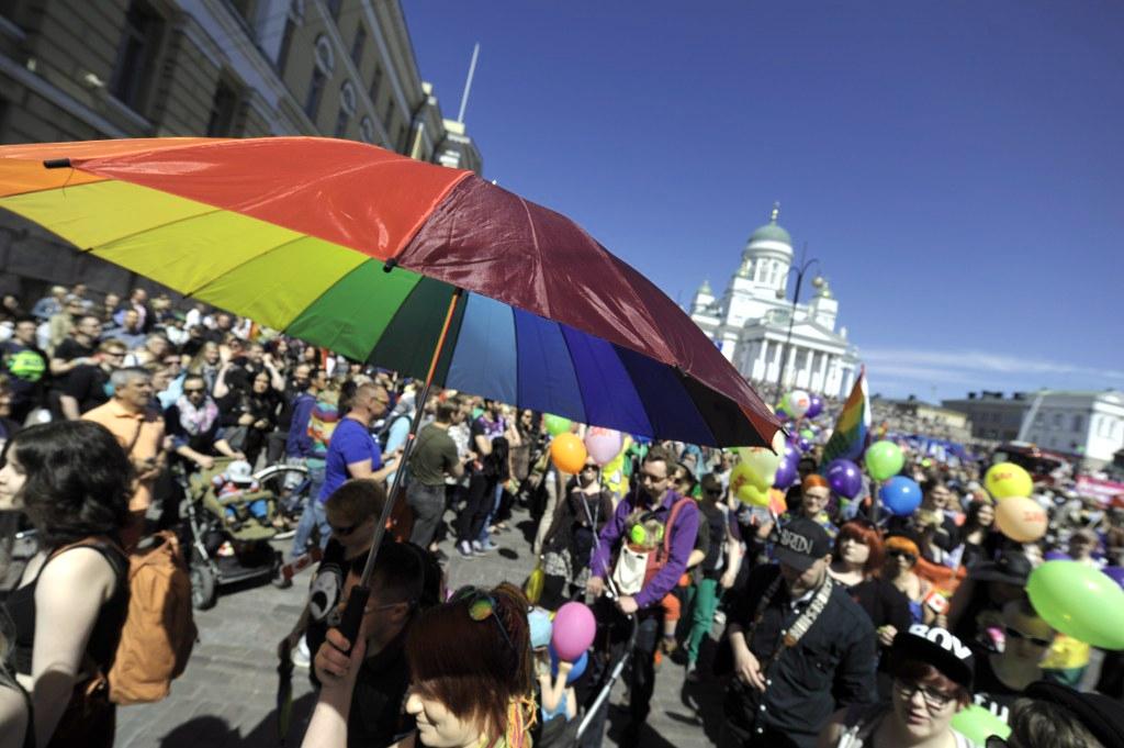 Pride-viikkoa vietetään parhaillaan. Tikkurilan, Vantaankosken ja Kallion seurakunnat ovat mukana puistojuhlassa lauantaina. Kuva: Vesa Moilanen/Lehtikuva.