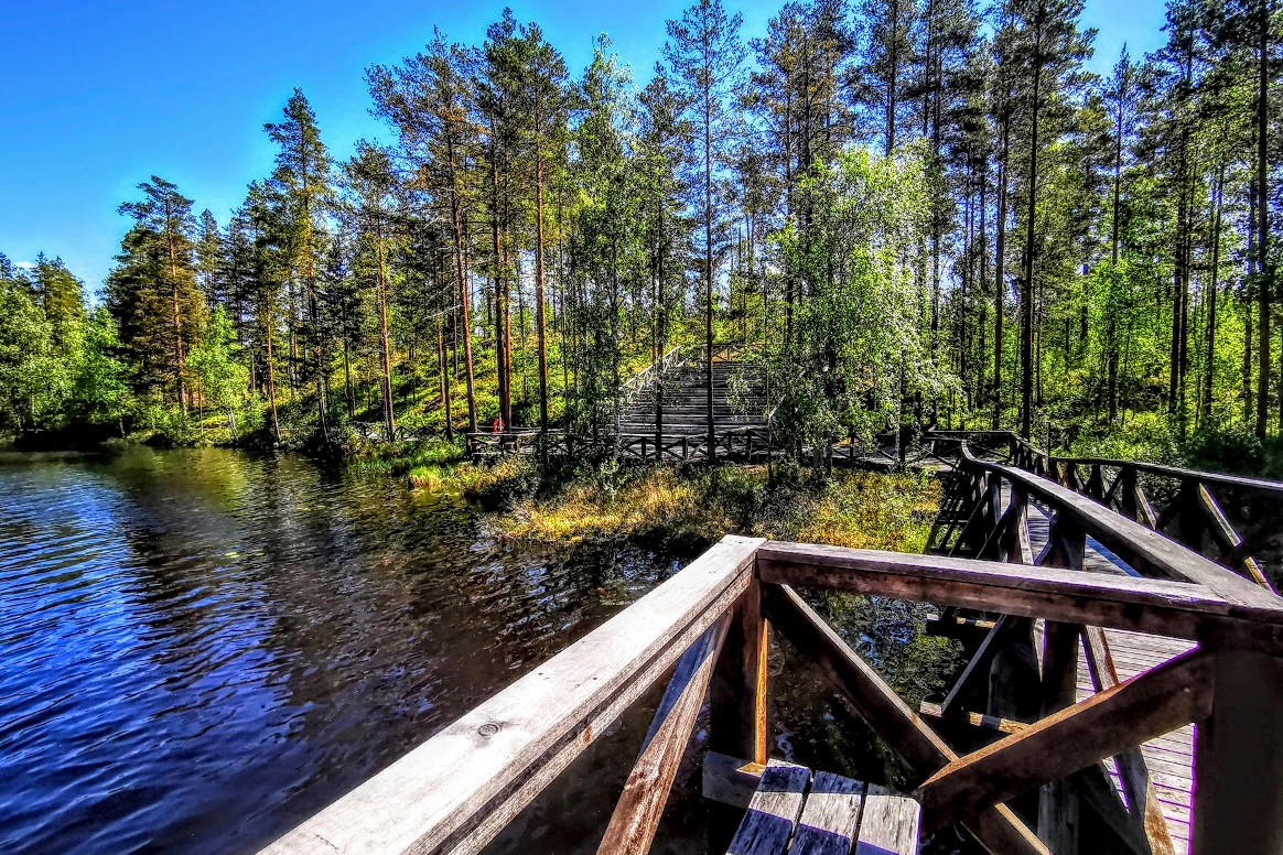 Luontokirkko sijaitsee puolen kilometrin päässä Mäntyharjun kirkosta. Kuva: Eero Kantola