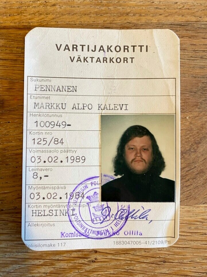 Markku Pennanen työskenteli jonkin aikaa yövartijana Kansallisarkistossa. Kuva: Karin Pennasen kotialbumi.