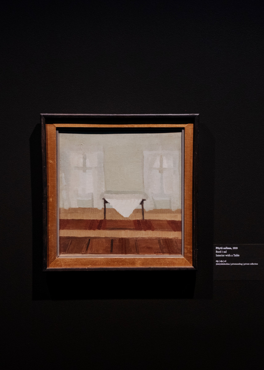 Pöytä salissa vuodelta 1919. 