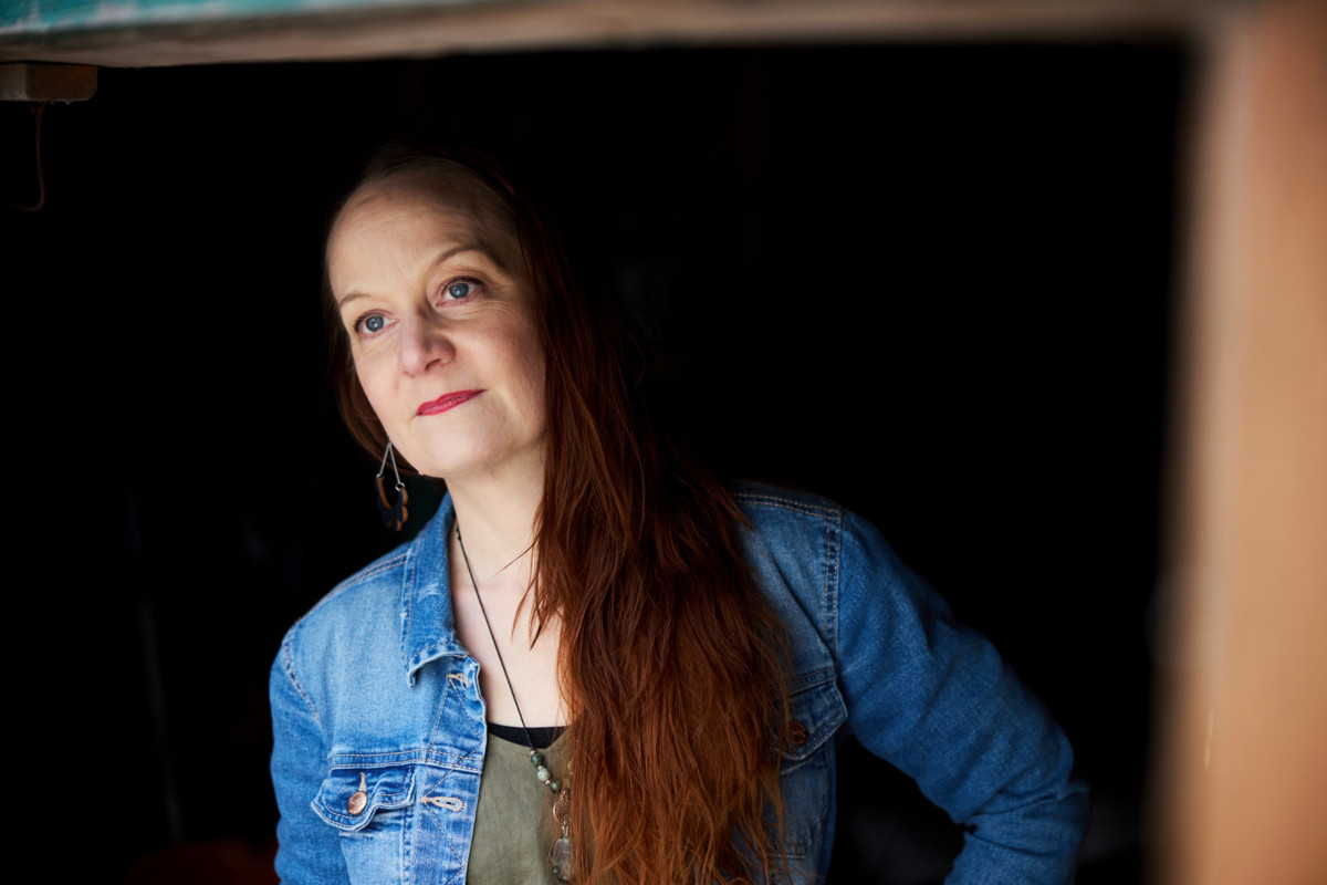 Miia Moisio on tunnelukkoterapeutti, tietokirjailija ja pappi.