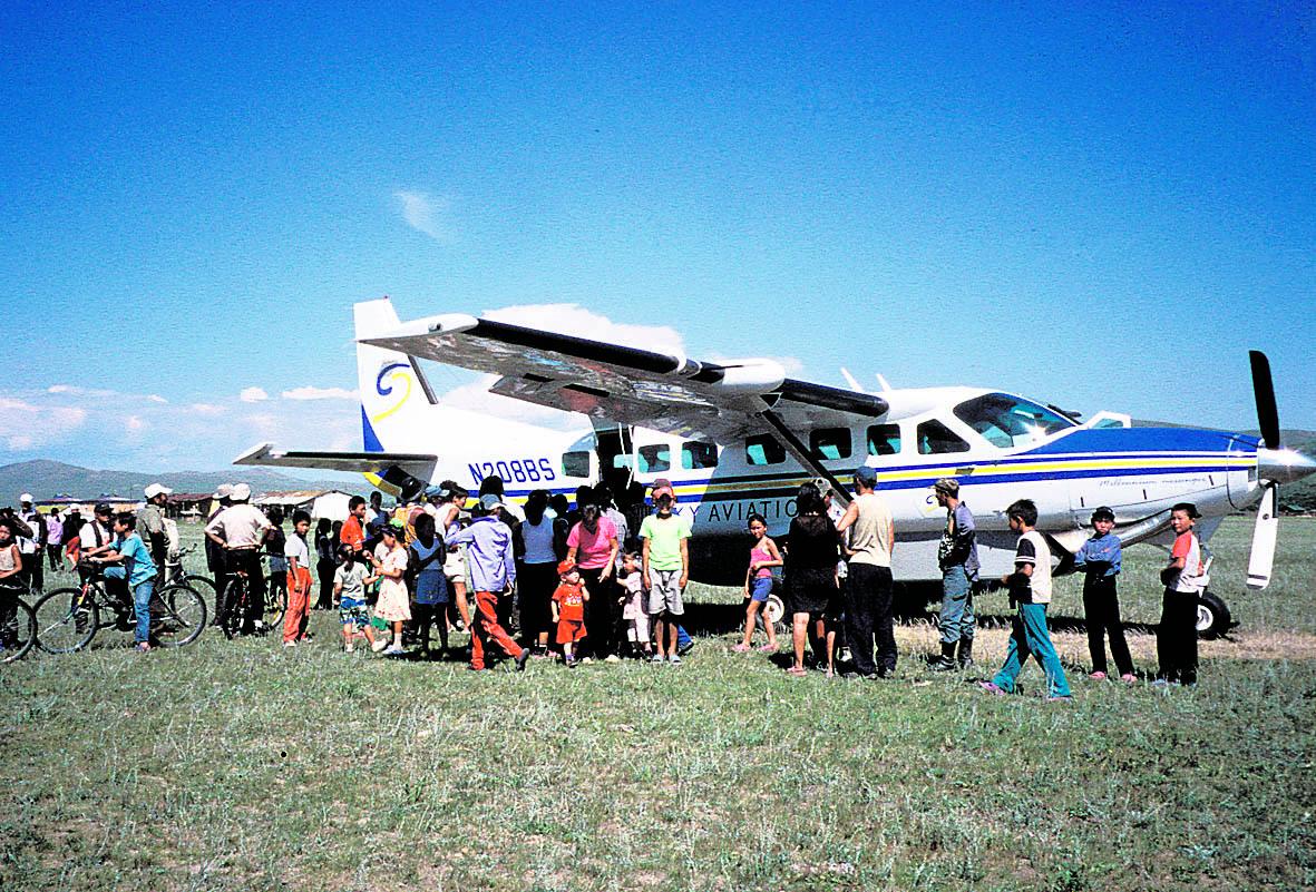 Millennium Messenger. MAF:n lentokone Cessna 208 Grand Caravan laskeutui Tsagaannuurin lentopaikalle Mongoliassa.