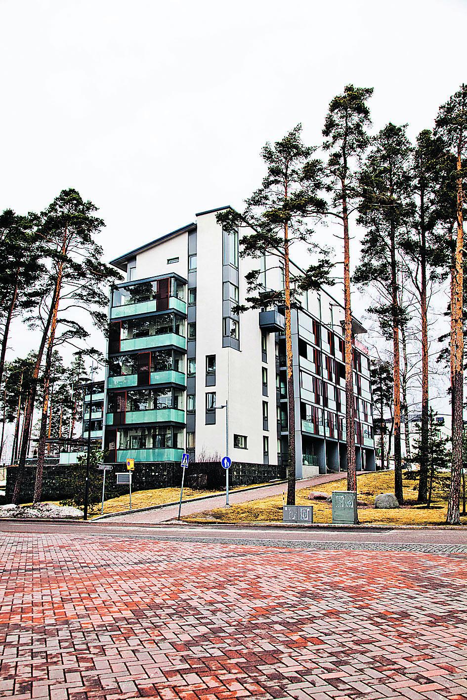 Runollista. Arkkitehtitoimisto Brunow & Maunulan suunnittelema talo on nimeltään Aurinkolaiva.