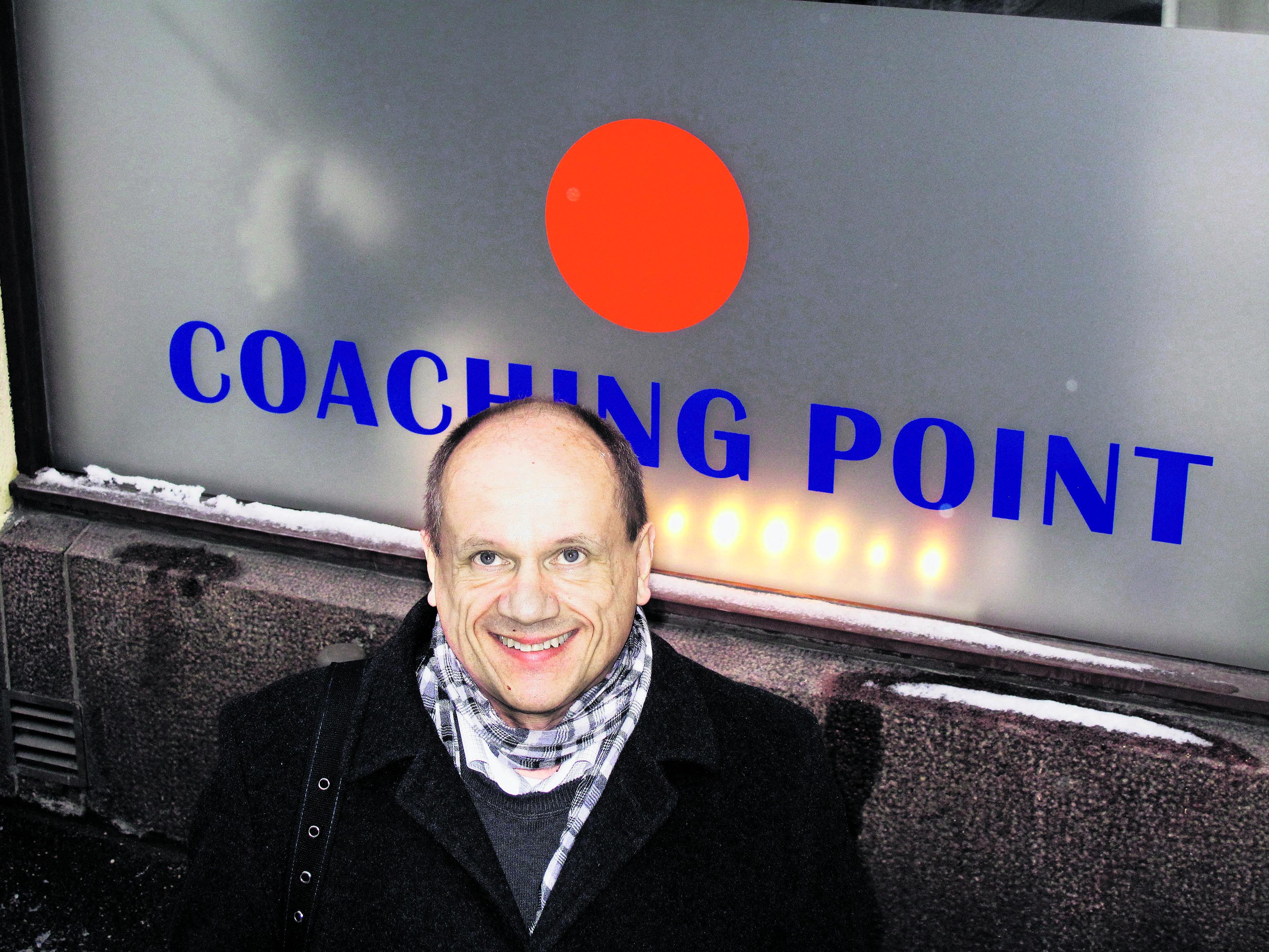 Luottamuksellista työtä. Reijo Kauppilan virallinen titteli on Certified Business Coach. Hän ei ole terapeutti, vaan valmentaa asiakastaan työelämässä – ja aina luottamussuhteessa.