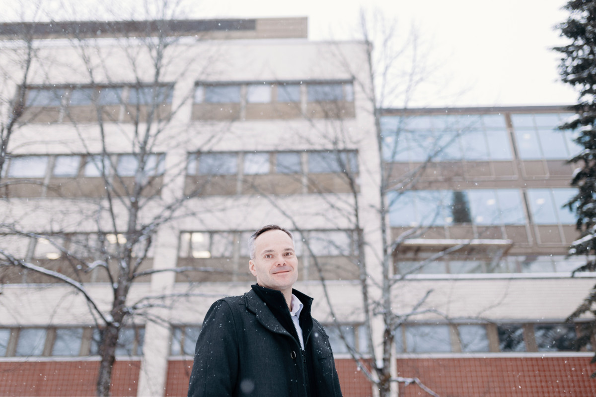 Kai Mykkänen on asunut Espoossa läpi elämänsä, lukuun ottamatta muutaman vuoden jaksoa Pietarissa.