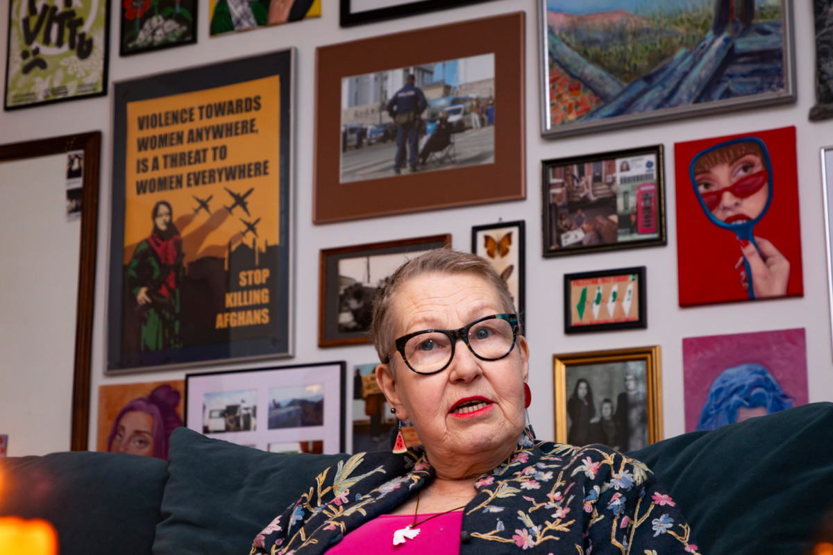 Raili Nylund on koulutukseltaan kirkon nuorisotyönohjaaja, mutta pisimpään hän työskenteli yhdistyksessä, jossa tarjottiin apua yhteiskunnasta syrjäytyneille.