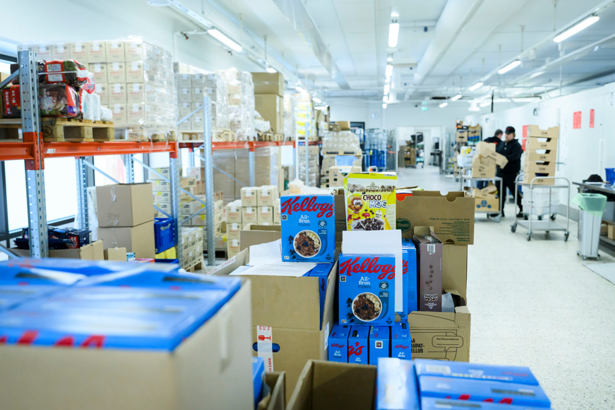 Stadin safkan logistiikkakeskuksessa Tapulikaupungissa on varastoituna paljon muun muassa kuiva-aineita.