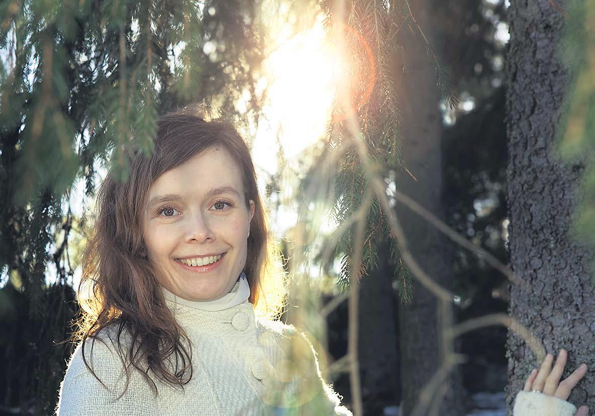 – Musiikki on Hildegardin mukaan paras tapa olla yhteydessä Jumalaan, kertoo laulaja Aino Peltomaa.