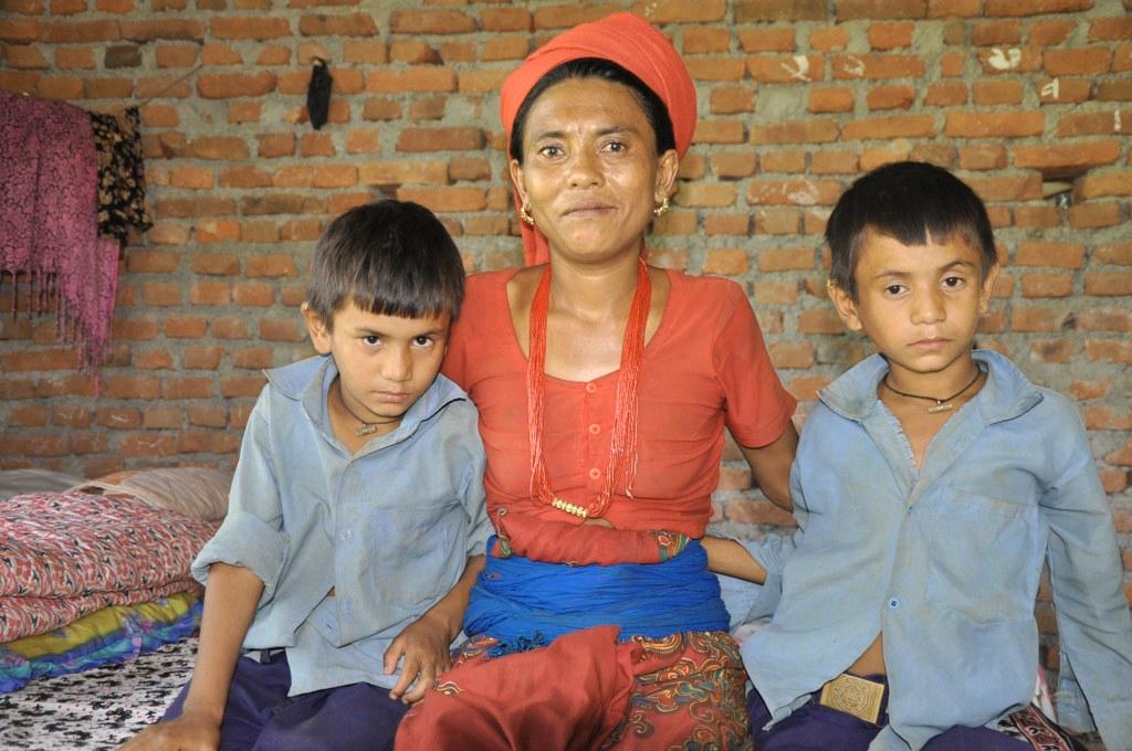 Nepalilaisen Binda Shresthan kuurot kaksospojat Ram ja Laxman käyvät Suomen Lähetysseuran tukemaa koulua. Kuva: Anni Takko.