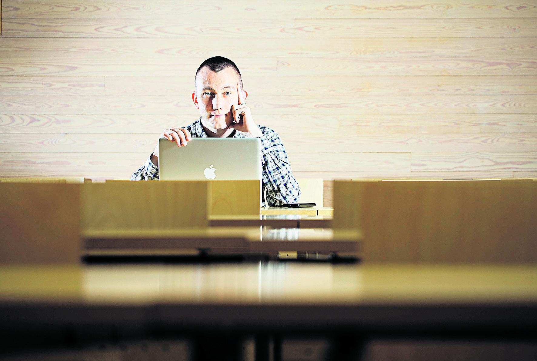 Edustaja. Perinteinen edustuksellinen demokratia on Wiking Vuorelle luonteva kanava vaikuttaa.