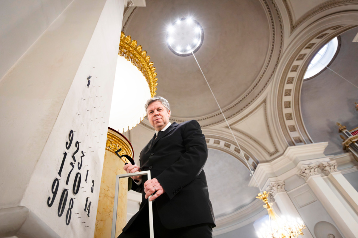 Juha Tarvaisesta tuli Helsingin tuomiokirkkoseurakunnan pääsuntio lokakuussa. Itsenäisyyspäivän ekumeenista juhlajumalanpalvelusta on valmisteltu pitkin vuotta, Tarvainen tuli mukaan loppuvaiheen valmisteluun.