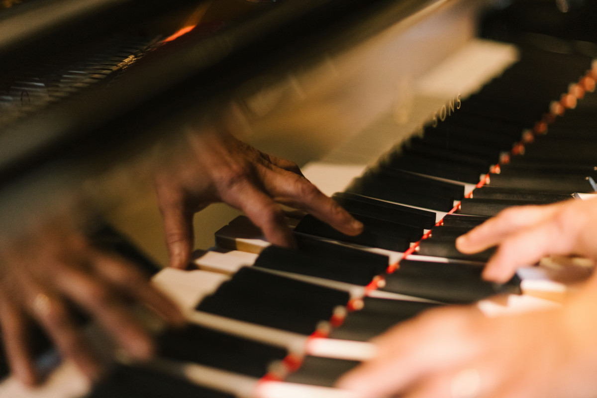 Vantaan Pyhän Laurin kirkossa soitetaan Steinway & Sons -flyygelillä.