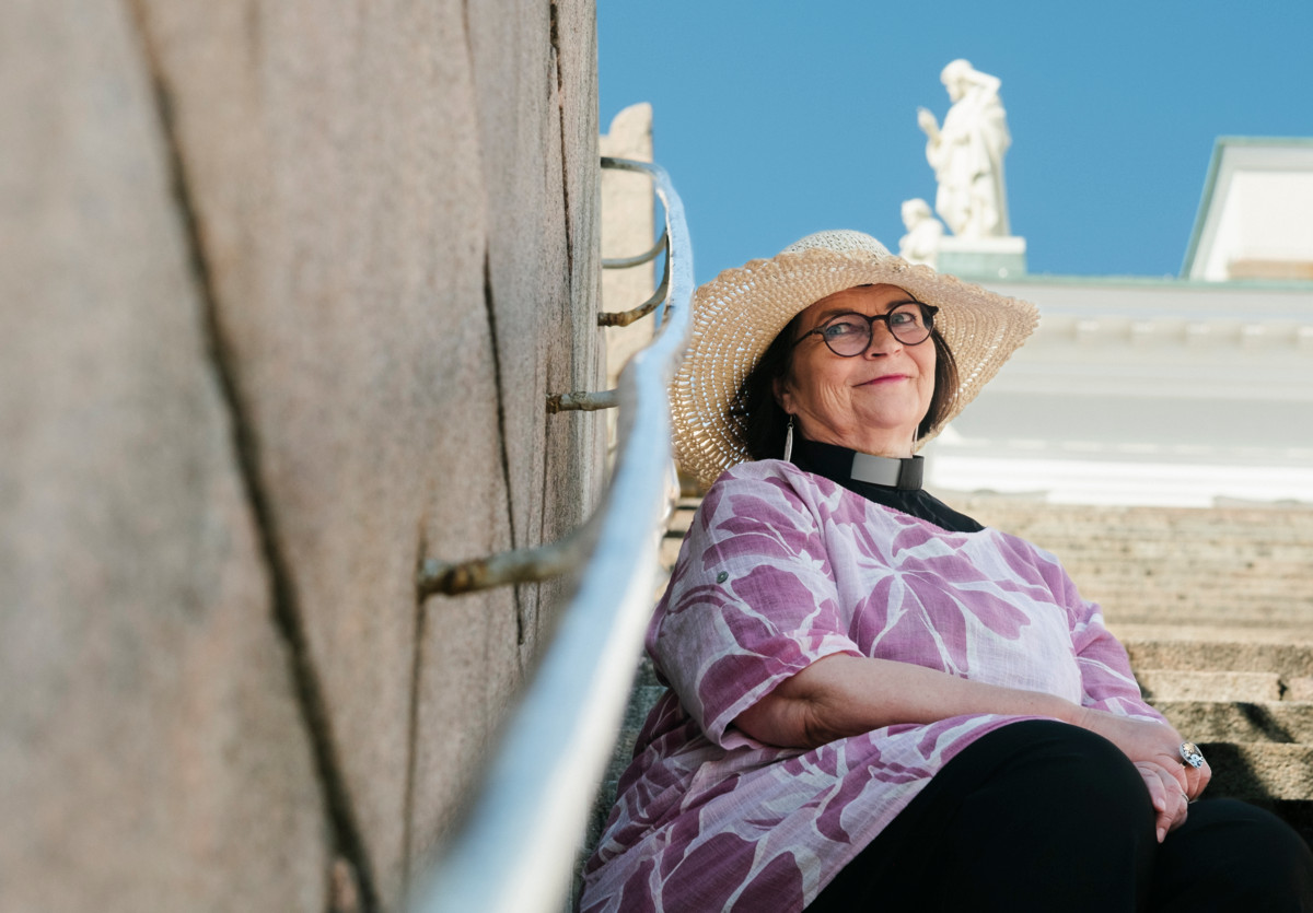 Tuomiokirkko on tuomiorovasti Marja Heltelän mukaan suurten käänteiden foorumi, kaikkien suomalaisten kirkko. Yhdessä Senaatintorin kanssa se on usein tapahtumien ytimessä. Tuomiokirkossa järjestetään valtiollisia tilaisuuksia, kuten presidenttien hautajaiset, ja sinne kokoonnutaan kriisitilanteessa. Kuva: Antti Rintala