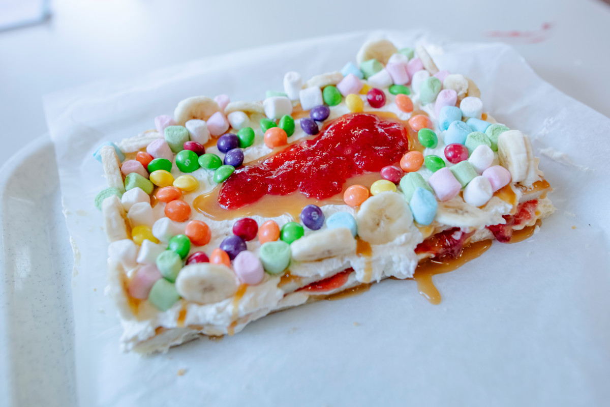 Monsterikakun keskellä on monsterin kita.