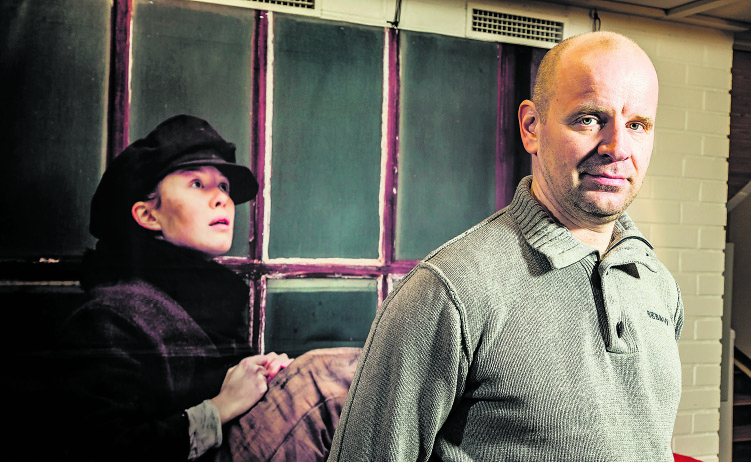 Tarina elää. Dickensin Oliver Twist teki vaikutuksen ohjaaja Christian Lindroosiin jo 12-vuotiaana.