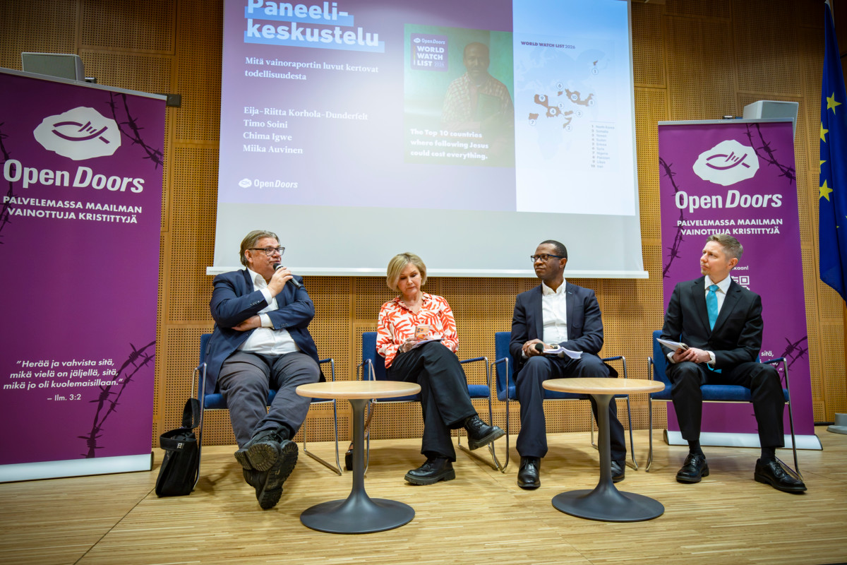 Timo Soini, Eija-Riitta Korhola-Dunderfelt, Chima Igwe ja Open Doors -järjestön ulkosuhteiden johtaja Miika Auvinen valottivat kristittyihin kohdistuvan vainon taustoja World Watch List 2026 -vainoraportin julkaisutilaisuudessa.