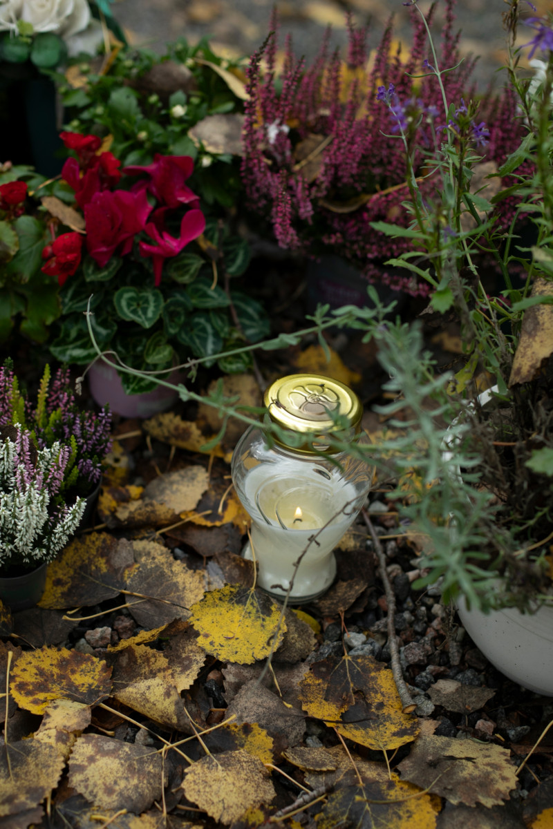 Mimosa Lankinen on kohdannut monta kuolemaa, mutta oma kuolema pelottaa silti. Hänen mielestään se on luonnollista. ”Kuolema on mysteeri, vaikka uskon taivaaseen.”
