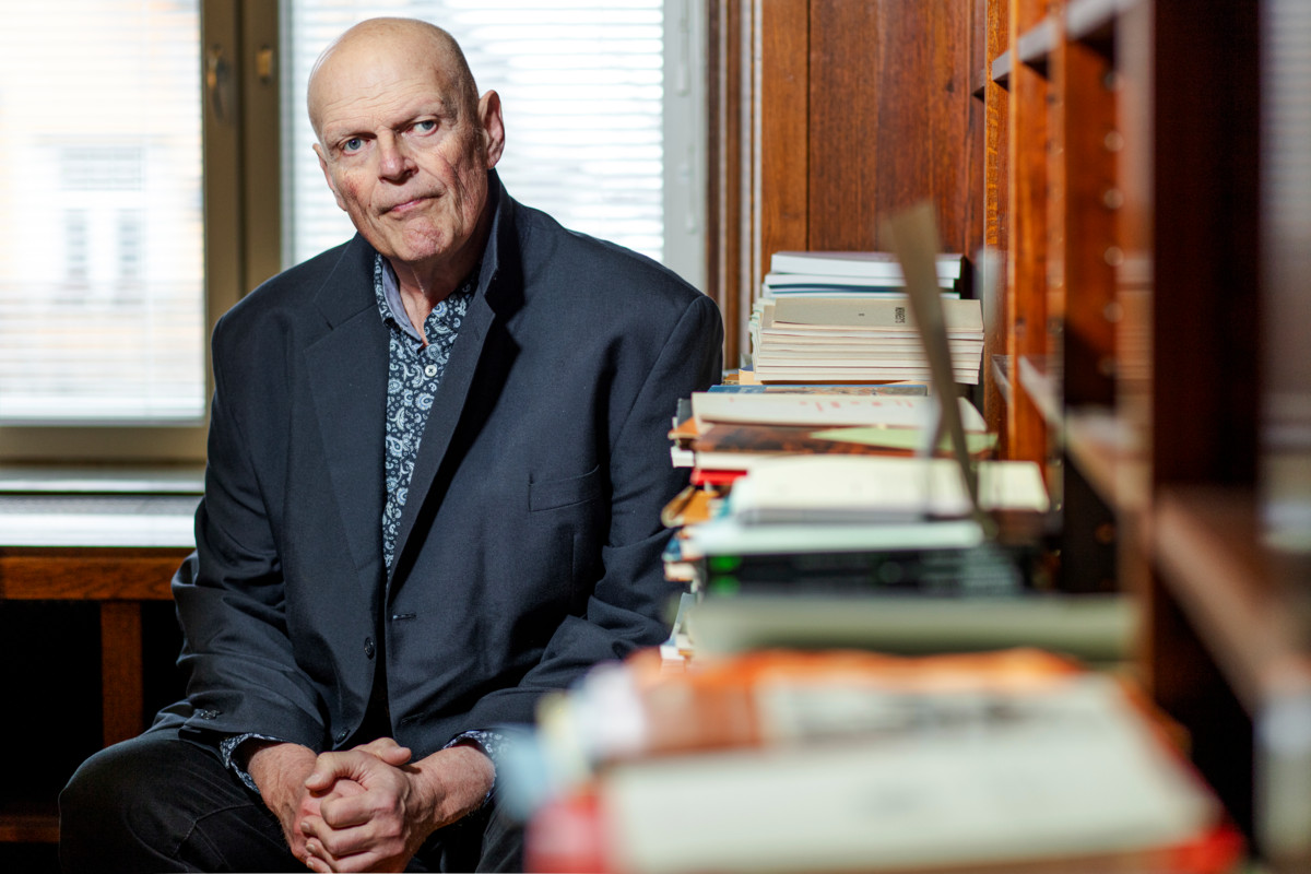 Professori Arto Kallioniemi varoittaa koulujen katsomusopetuksen menettävän merkitystään, jos yhteisestä oppiaineesta ei synny poliittista päätöstä.