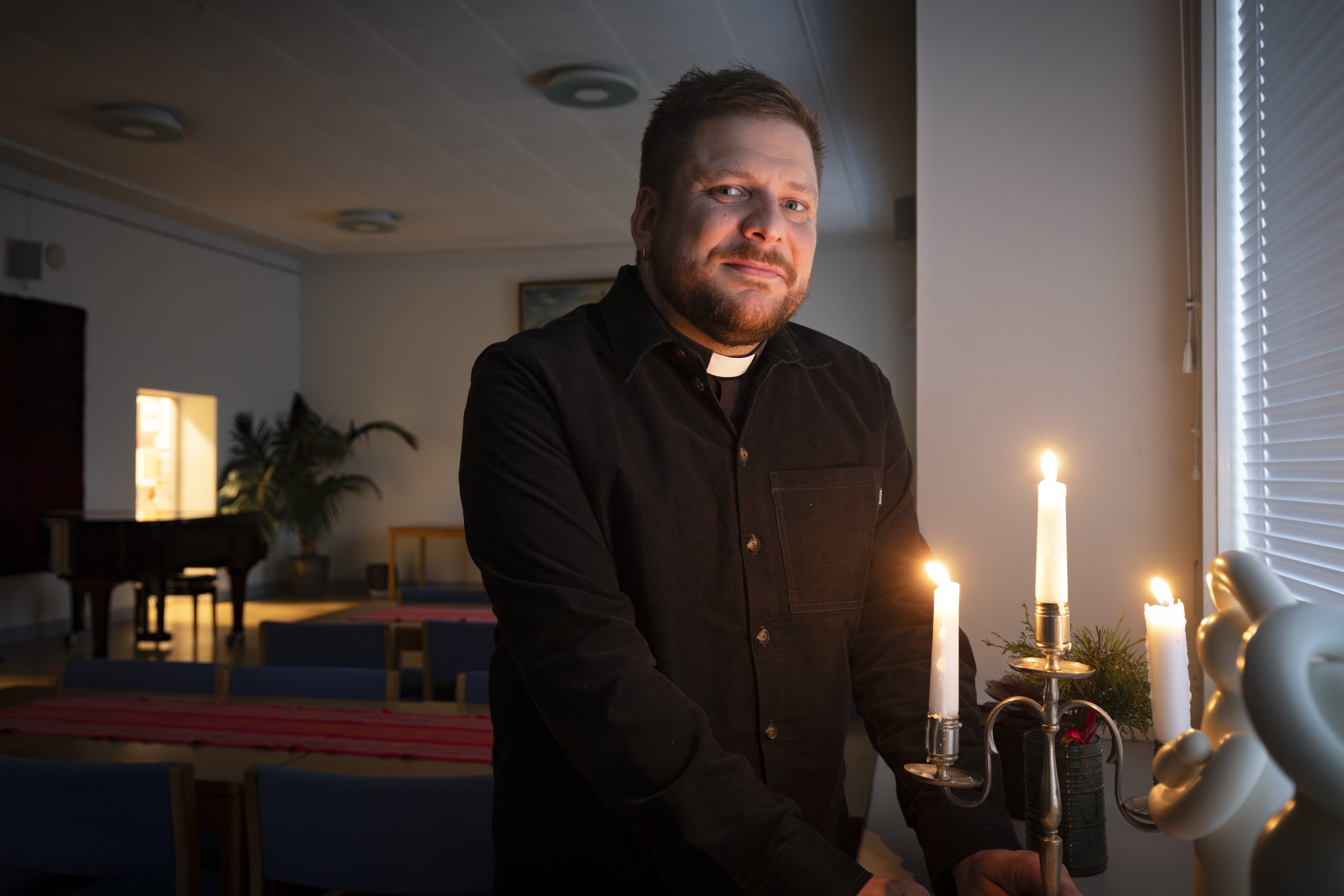 Toomas Takala kertoo, että yhteisen aattotapahtuman järjestämisessä vapaaehtoisia tarvitaan esimerkiksi ruokien lämmityksessä, kattamisessa ja tiskaamisessa.