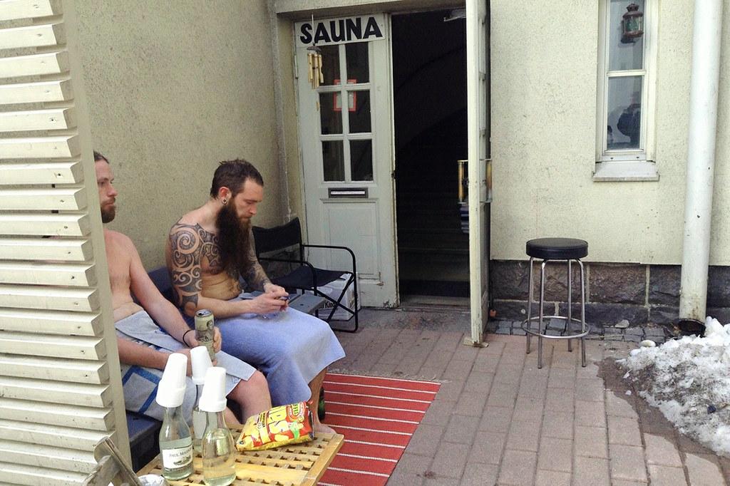 Vilvoittelua Sauna Arlan pihalla. Kuva: Flickr.com / Fraintesa.it