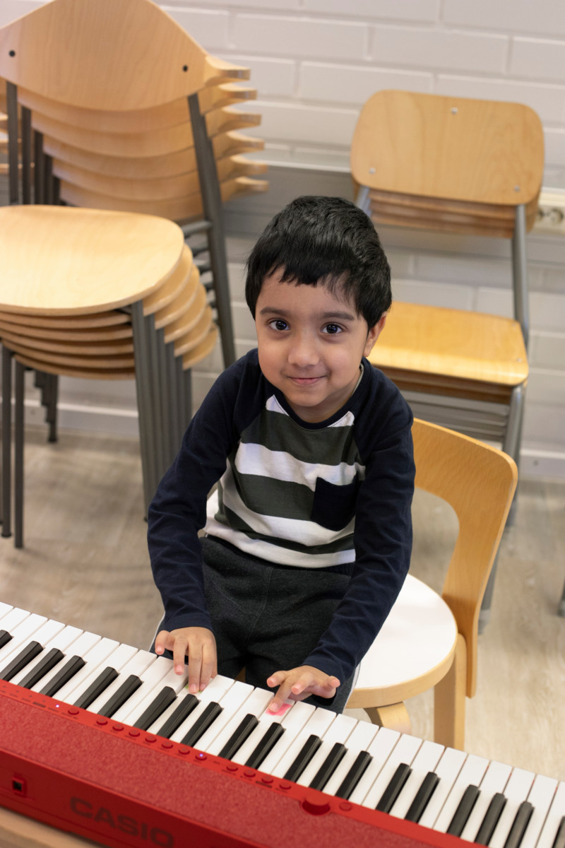 Aarav Rimal soitti koskettimia.