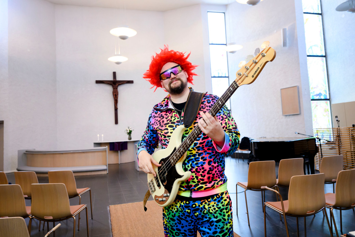 Vesa Ojaniemen alter ego Arvo Tarkan supervoima on se, että hän kuulee, näkee, haistaa ja muistaa kaiken.