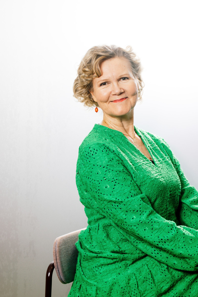 Paula Maria Mäkelä vinkkaa, että hankalassa tilanteessa voi kirjoittaa ensin kirjoittaa itsekseen ylös paperille asioita, joita toivoo parisuhteessa olevan ja sen jälkeen keskustella niistä yhdessä kumppanin kanssa.