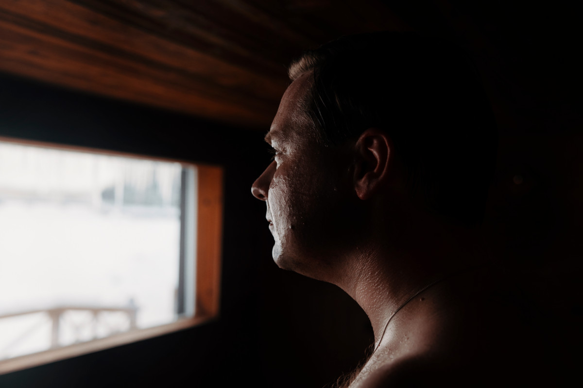 Lämpimän saunan ja kylmän veden yhdistelmä rentouttaa. 