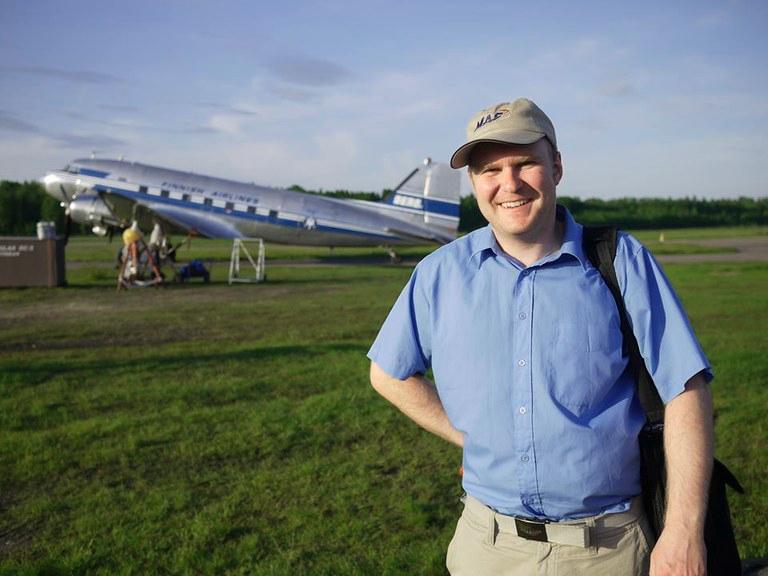 Pastori Jarkko Korhonen lähtee lähetyslentäjäksi Afrikkaan.