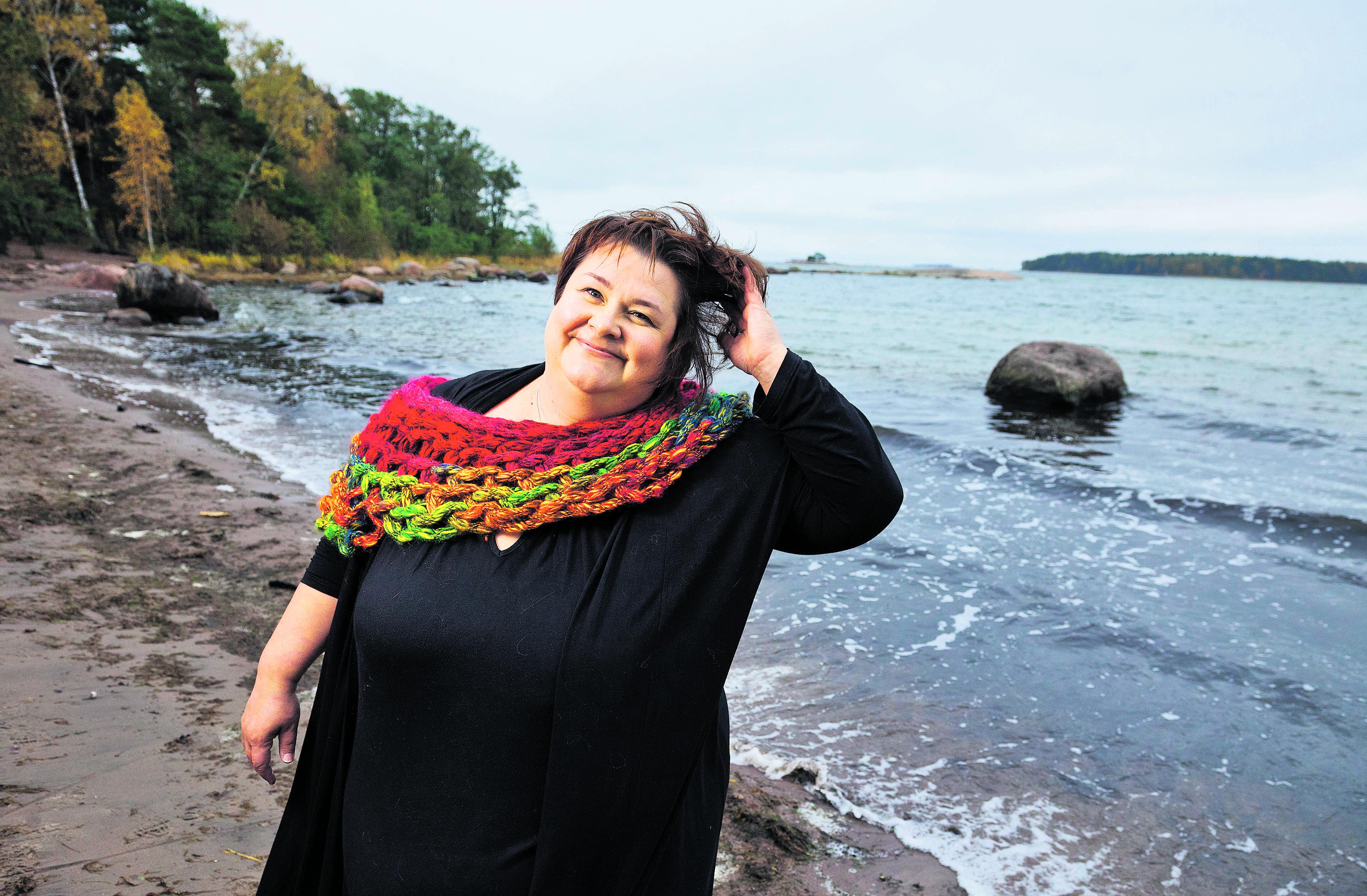 Syystäkin ylpeä. Anita Ahtiainen tunsi Englannissa, että suomalaisesta seurakuntien lapsityöstä saa olla tyytyväinen. Englannissa taas kukoistaa yhteisöllisyys ja seurakuntalaiset otetaan mukaan jo työn suunnitteluun.