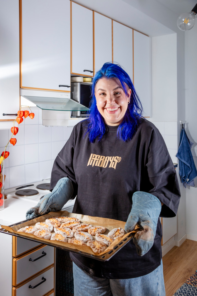 ”Ajattelen, että aamut ovat jollain tapaa mummojen aikaa. Ehkäpä siksi unelmoin aamuradion tekemisestä”, Aino Silkelä kertoo.