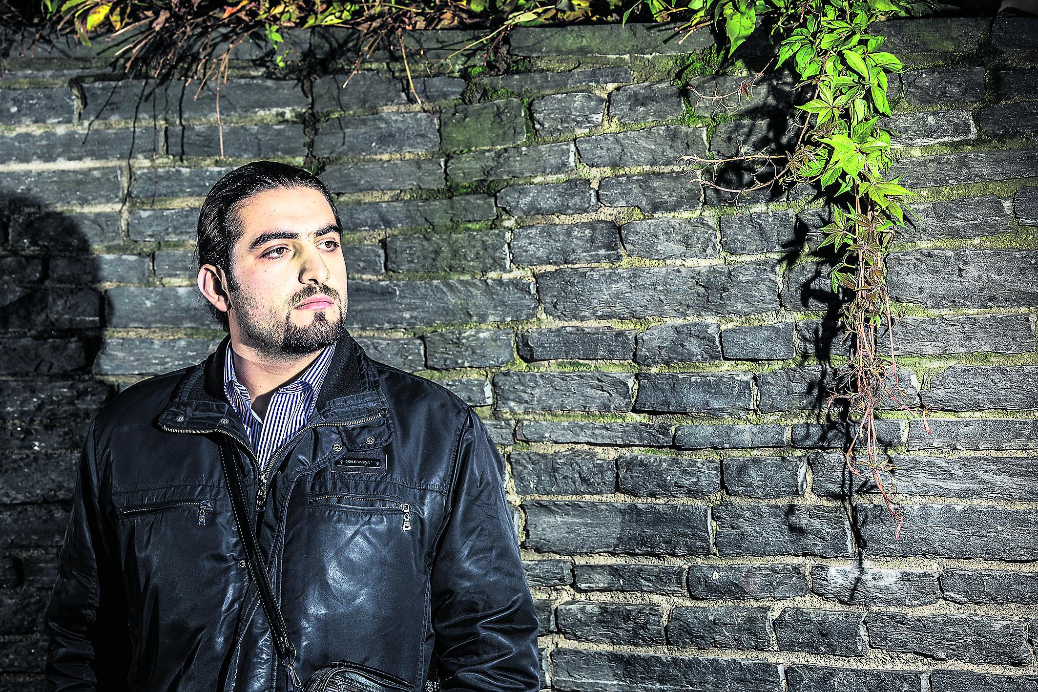 Suuri bisnes. Tarek Al-Khoury suree sitä, että asekauppaan käytetään moninkertaisesti enemmän varoja kuin mitä tarvittaisiin koko maailman väestön ihmisarvoisen elämän saavuttamiseen.