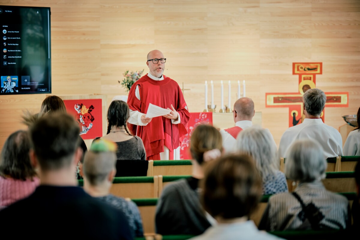 Hannu Varkki toimi helluntaina Karaokemessun liturgina. Hän on myös karaokeharrastaja ja Hyvän toivon kappelin karaokemessujen alullepanija. 