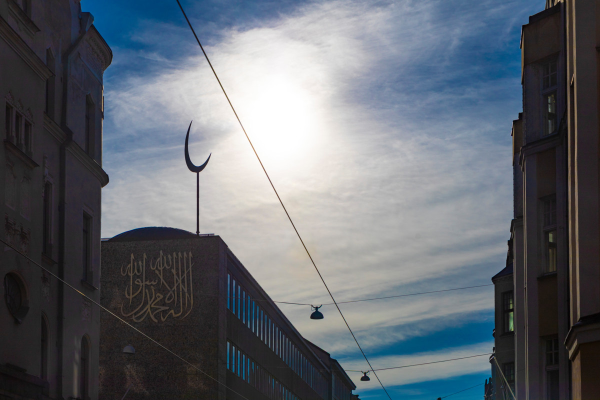 Islam-talo sijaitsee Fredrikinkadun ja Uudenmaankadun kulmassa. Se valmistui vuonna 1961.