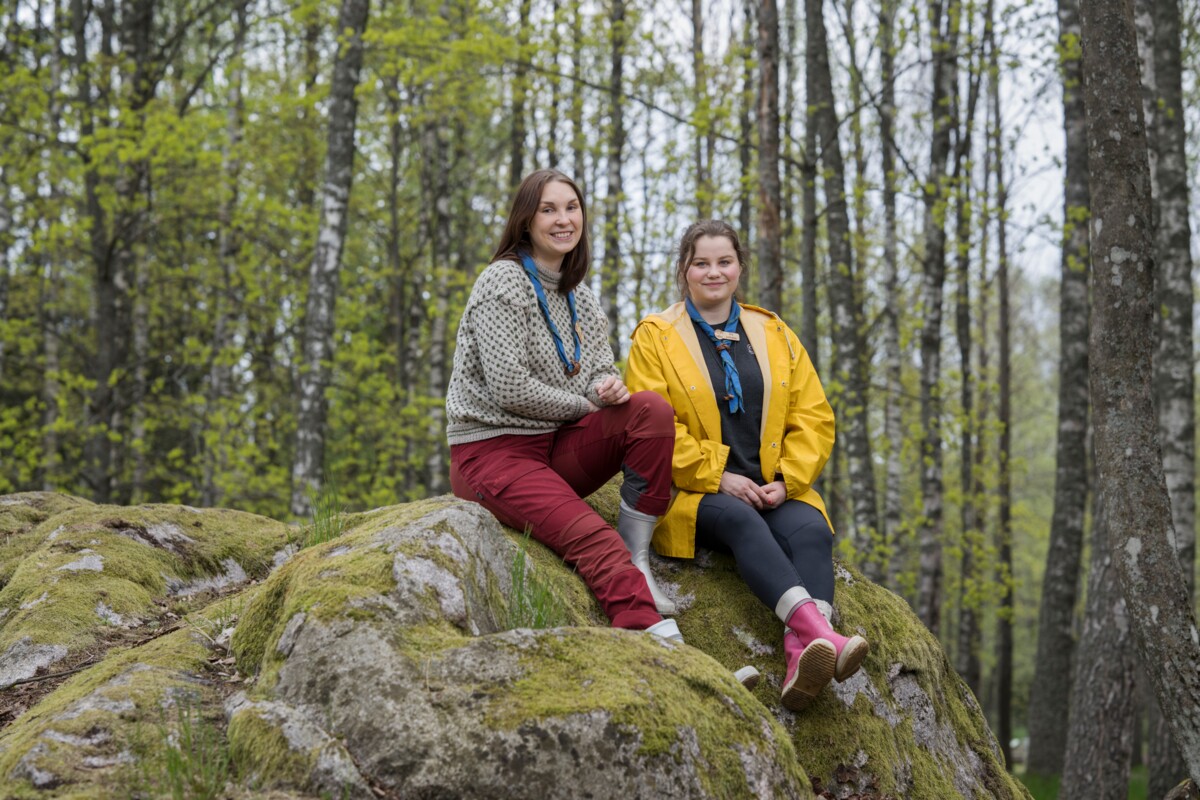 Ella Hirvenkarilla ja Ella Jokilehdolla on lähes 20 vuoden kokemus partiolaisuudesta. He toimivat yhdessä heinäkuussa järjestettävän Väiski-leirin johtajina.