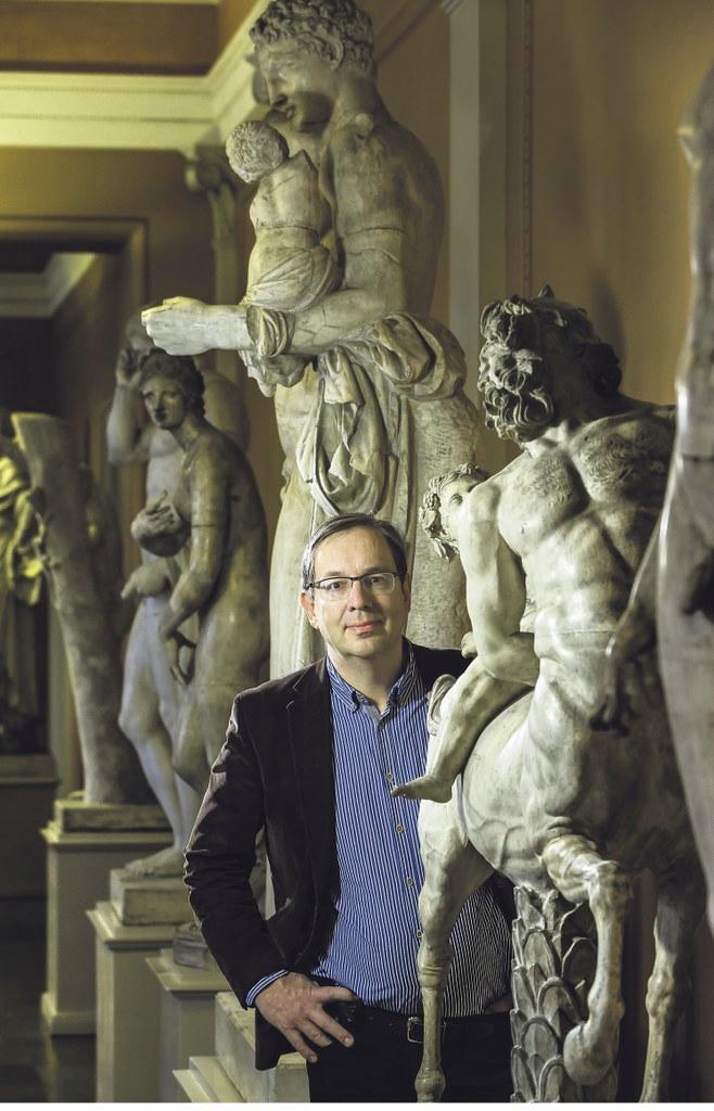 – Rakkauteen kuuluu olennaisesti myös leikki ja kepeys, muistuttaa professori Risto Saarinen.