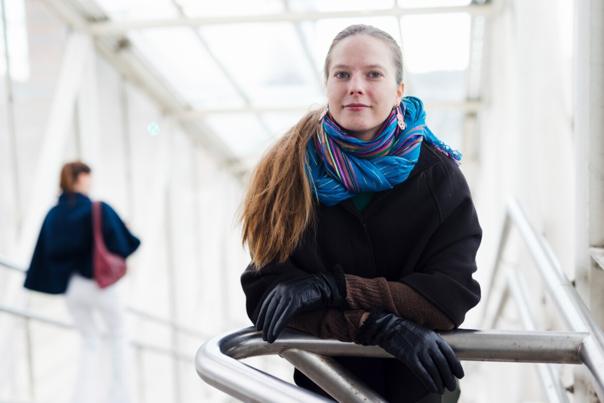”Olisi hyödyllistä, että aikuinen perehdyttäisi kotoa pois muuttavan nuoren talousasioihin”, Elina Vanhatalo sanoo.