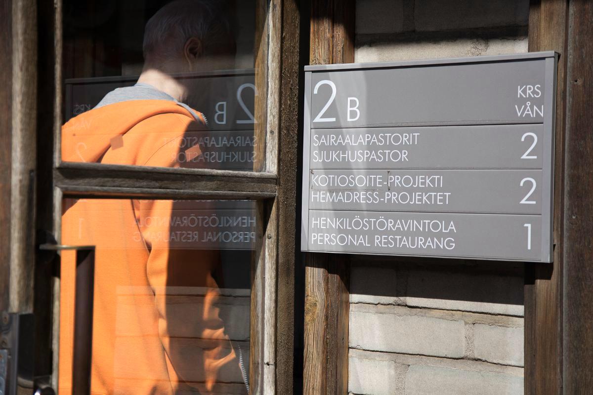 Helsingin, Espoon, Vantaan, Lohjan ja Hyvinkään alueella työskentelee noin 40 sairaalapappia. Heidän palkkansa maksaa kirkko.
