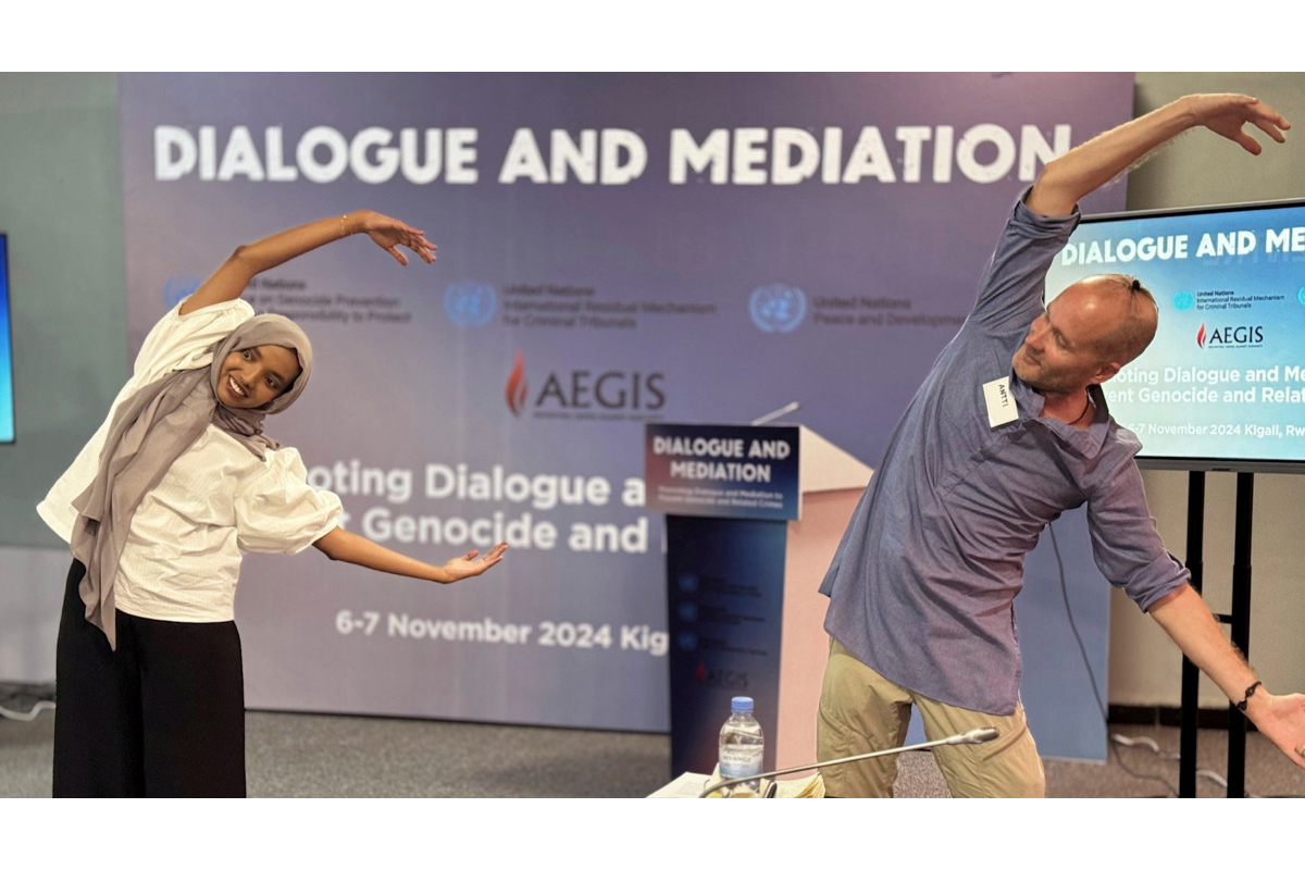 Marraskuussa 2024 Antti Pentikäinen ohjasi Ruandassa työpajan trauman vaikutuksesta kansanmurhien syntyyn. Työpaja alkoi kehollisella harjoituksella, jonka hän veti yhdessä Kaltuuma Noorowin kanssa.