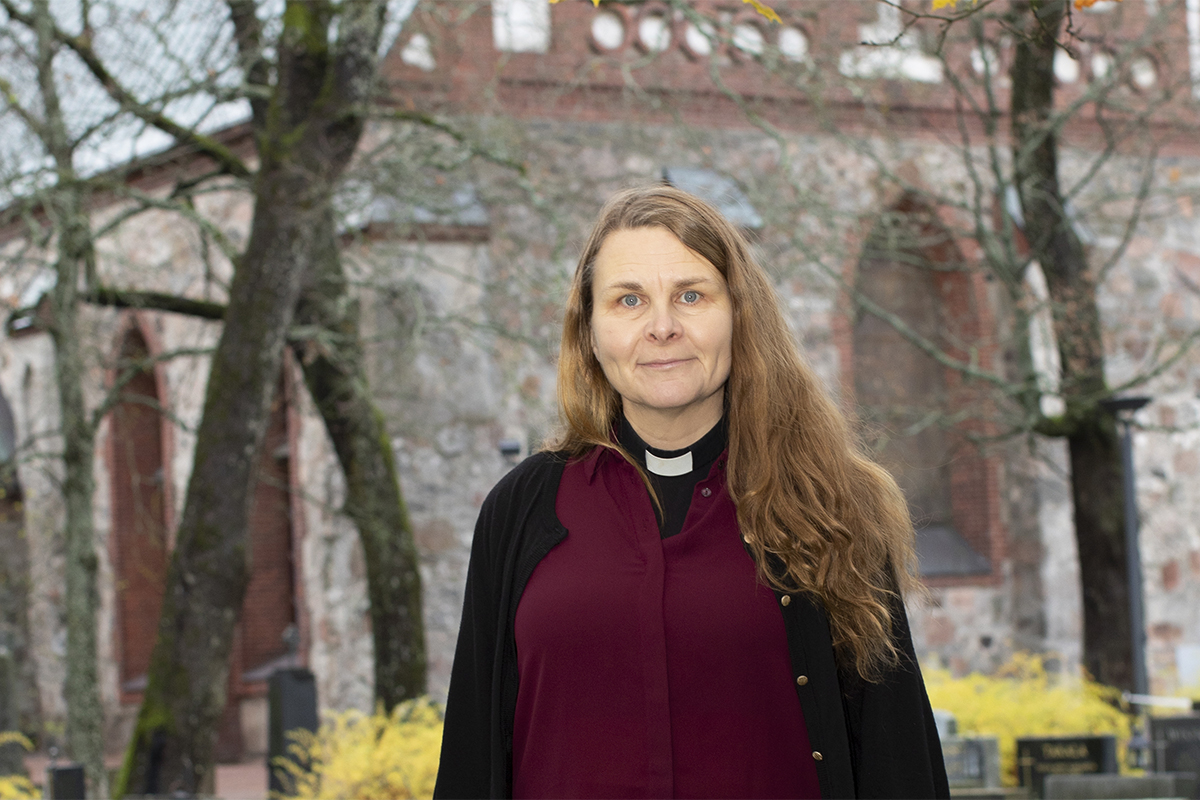 ”Hiljaisuuteen vetäytyminen kuuluu hengelliseen perinteeseen jo kirkon alkuajoilta”, Tiina Palmu sanoo.